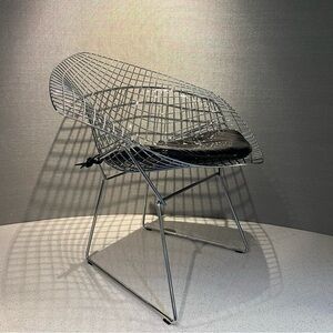 Diamond Lounge Chair with Seat Cushion
by Harry Bertoia for Knoll